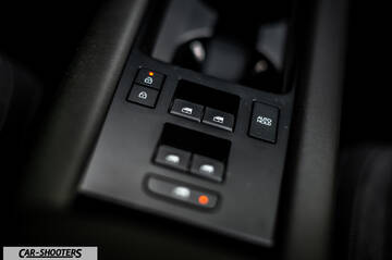 Hyundai Ioniq 6 – detail, window switch panel close-up