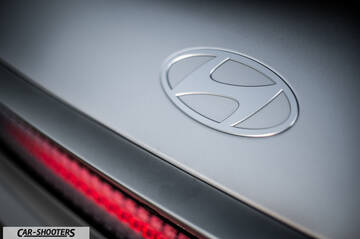 Hyundai Ioniq 6 – detail, badging close-up