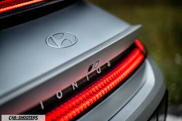 Hyundai Ioniq 6 – detail, rear badge close-up