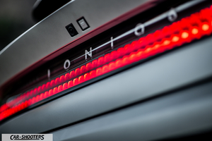 Hyundai Ioniq 6 – detail, rear light bar close-up