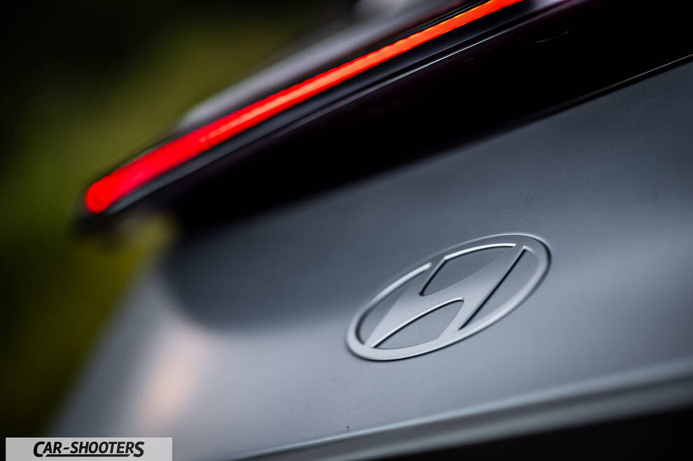 Hyundai Ioniq 6 – detail, rear badge close-up