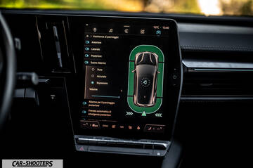 Renault Megane E TECH – dashboard, large infotainment display