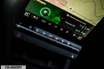 Renault Megane E TECH – dashboard, digital infotainment display
