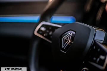 Renault Megane E TECH – interior, steering wheel with logo close-up