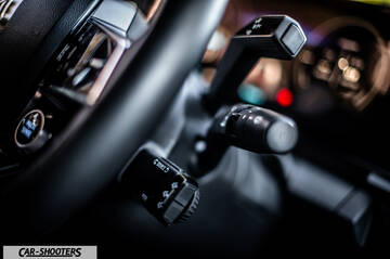 Renault Megane E TECH – dashboard, steering column stalks close-up