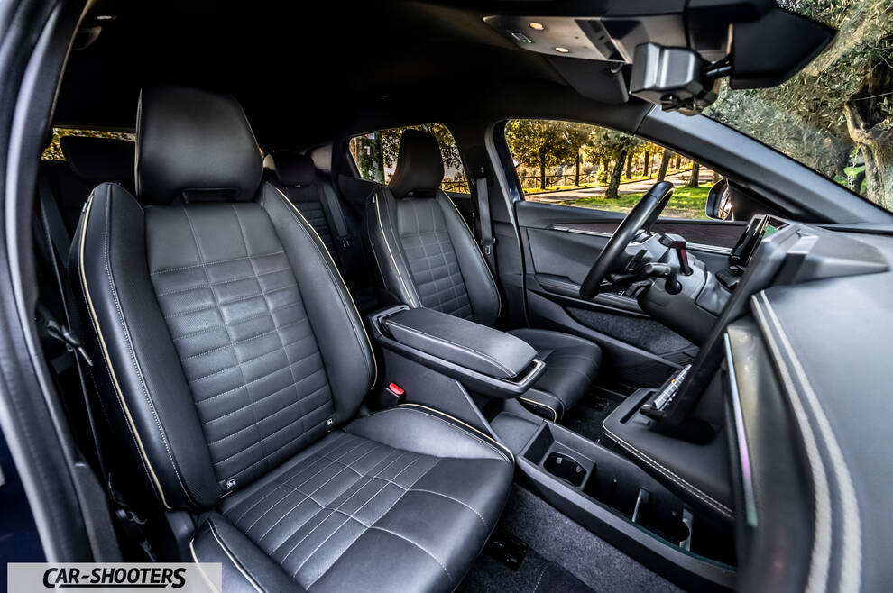 Renault Megane E TECH – interior, black leather front seats