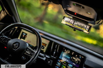 Renault Megane E TECH – dashboard, digital rearview mirror