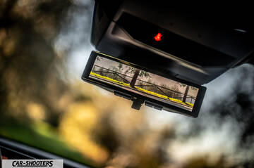 Renault Megane E TECH – interior, digital rearview mirror