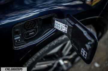 Renault Megane E TECH – detail, charging port open