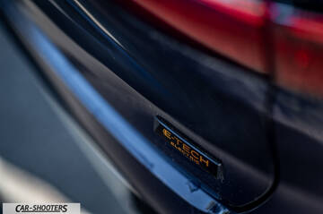 Renault Megane E TECH – detail, badge close-up