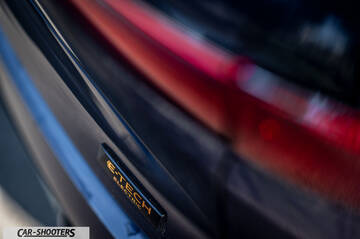 Renault Megane E TECH – detail, badge close-up