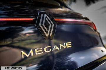 Renault Megane E TECH – detail, rear badge close-up