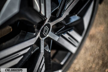 Renault Megane E TECH – detail, alloy wheel close-up