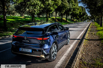Renault Megane E TECH – rear three-quarter, dark blue on a country road
