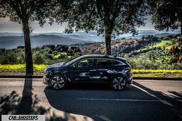 Renault Megane E TECH – side profile, dark blue on a country road