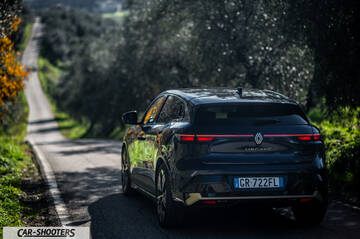 Renault Megane E TECH – rear three-quarter, dark grey on a country road