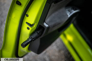 Skoda Enyaq – detail, umbrella stored in door panel