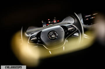 Skoda Enyaq – dashboard, steering wheel close-up