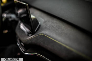 Skoda Enyaq – dashboard, suede dashboard with yellow stitching