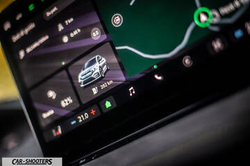 Skoda Enyaq – dashboard, large infotainment touchscreen display