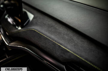 Skoda Enyaq – dashboard, suede dashboard with yellow stitching