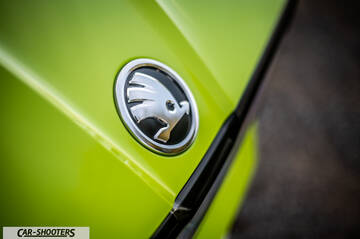 Skoda Enyaq – detail, emblem close-up