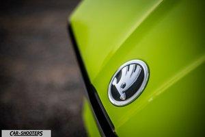 Skoda Enyaq – detail, emblem close-up