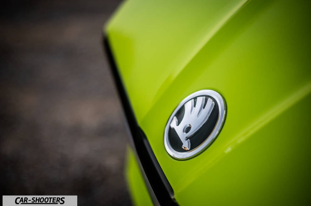 Skoda Enyaq – detail, emblem close-up