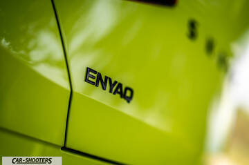 Skoda Enyaq – detail, emblem close-up