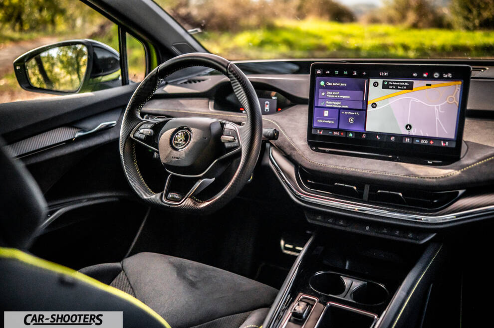 Skoda Enyaq – dashboard, modern touchscreen infotainment system