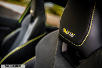 Skoda Enyaq – interior, leather front seats with yellow stitching