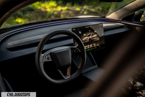 Tesla Model 3 2025 – dashboard, modern touchscreen display