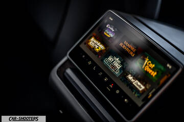 Tesla Model 3 2025 – interior, rear touch screen display