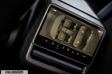 Tesla Model 3 2025 – interior, rear touch screen display