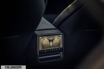 Tesla Model 3 2025 – interior, rear seat entertainment screen