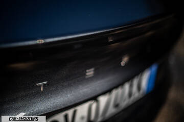 Tesla Model 3 2025 – detail, rear badge close-up