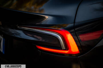 Tesla Model 3 2025 – detail, taillight close-up