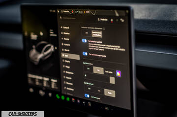 Tesla Model 3 2025 – dashboard, large infotainment touchscreen