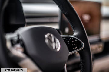 Volkswagen ID BUZZ – dashboard, leather steering wheel close-up