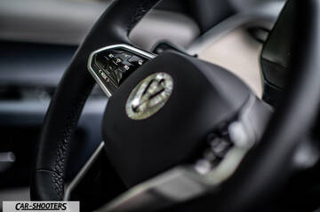 Volkswagen ID BUZZ – dashboard, leather steering wheel close-up