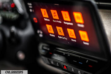Volkswagen ID BUZZ – dashboard, touchscreen infotainment display