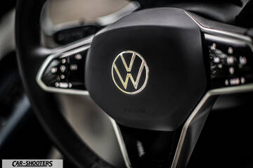 Volkswagen ID BUZZ – interior, steering wheel close-up