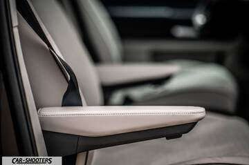 Volkswagen ID BUZZ – interior, beige leather seats with armrests
