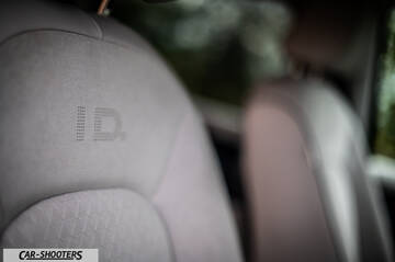 Volkswagen ID BUZZ – interior, grey front seats