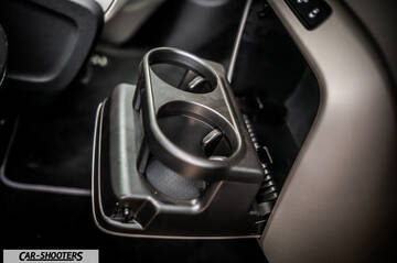 Volkswagen ID BUZZ – detail, cup holder close-up