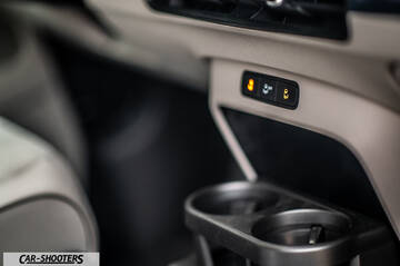 Volkswagen ID BUZZ – interior, center console with cup holders