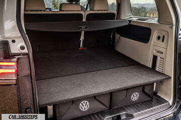Volkswagen ID BUZZ – interior, spacious cargo area with folded seats