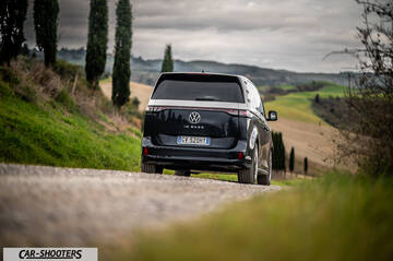 Volkswagen ID BUZZ – rear view, black on a country road