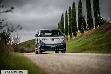 Volkswagen ID BUZZ – front three-quarter, silver and blue on a country road