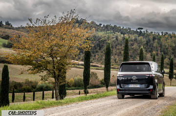 Volkswagen ID BUZZ – rear view, black on a country road